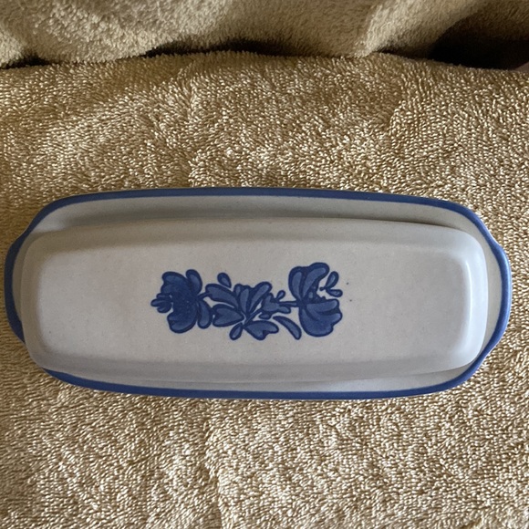 Pfaltzgraff Kitchen Pfaltzgraff Yorktowne Covered Butter Dish 7 78